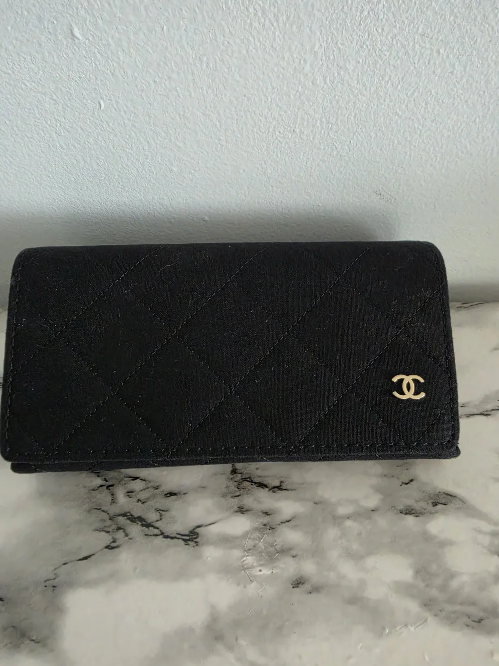 CHANEL Black Quilted Suede Sunglasses Case with Gold CC Logo - Picture 3 of 4
